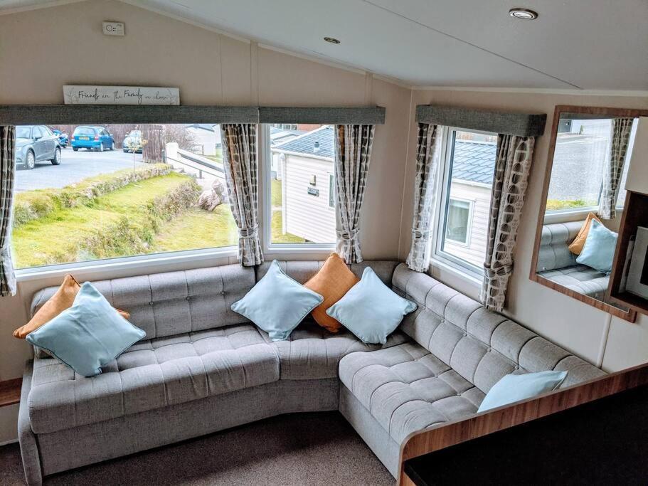 Large 4 Person Couples And Family Caravan In Newquay Bay Resort New Quay Exterior foto