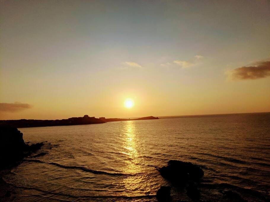 Large 4 Person Couples And Family Caravan In Newquay Bay Resort New Quay Exterior foto