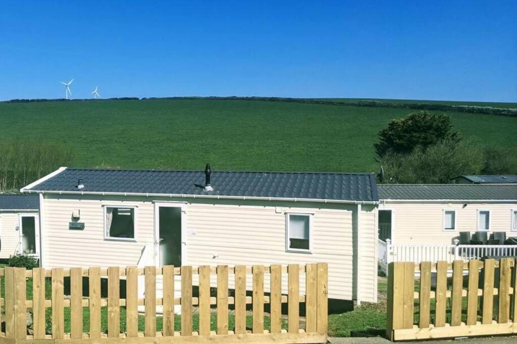 Large 4 Person Couples And Family Caravan In Newquay Bay Resort New Quay Exterior foto