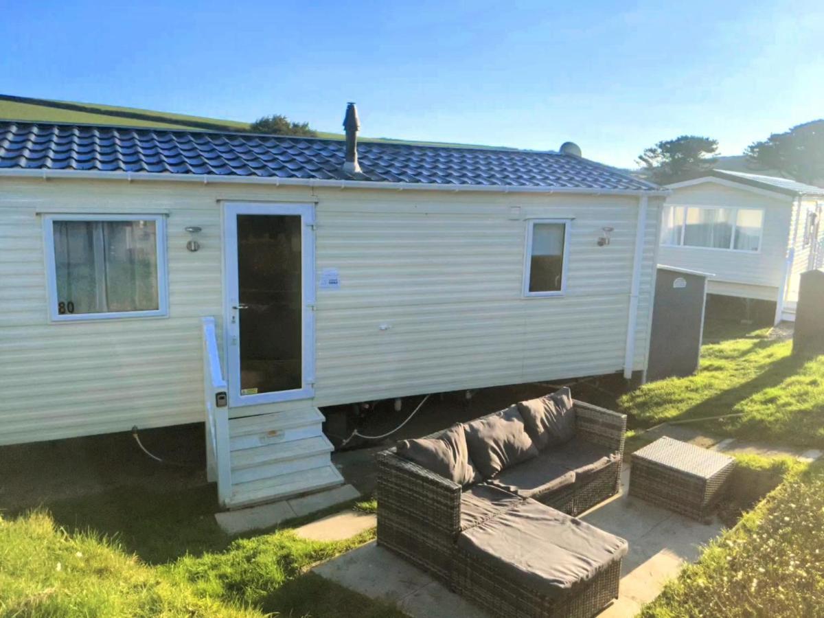 Large 4 Person Couples And Family Caravan In Newquay Bay Resort New Quay Exterior foto