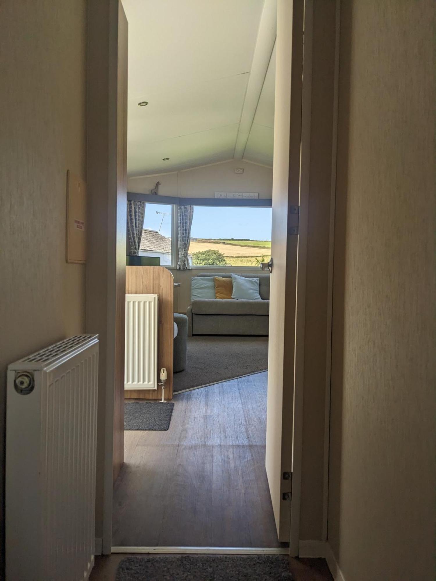 Large 4 Person Couples And Family Caravan In Newquay Bay Resort New Quay Exterior foto