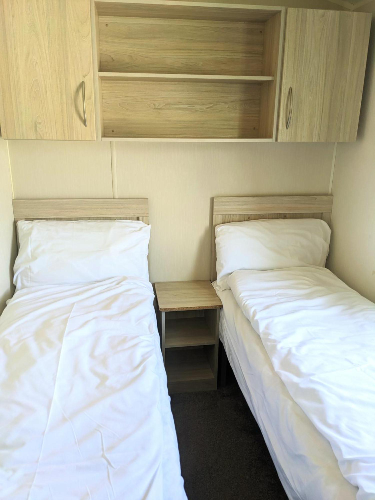 Large 4 Person Couples And Family Caravan In Newquay Bay Resort New Quay Exterior foto