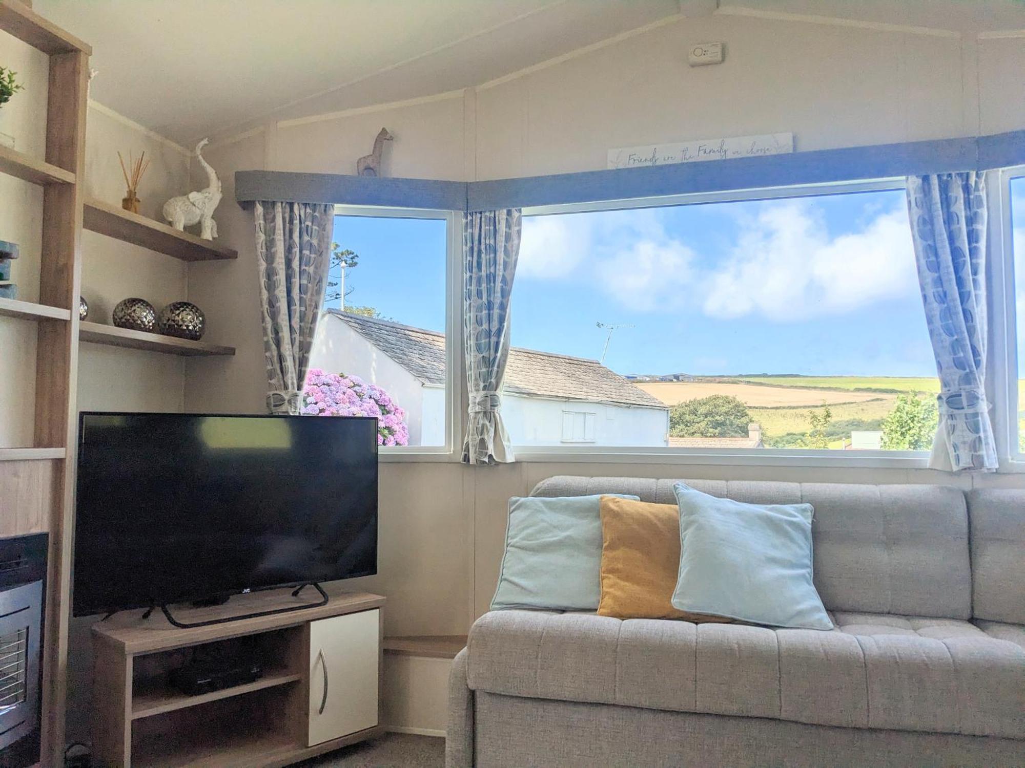 Large 4 Person Couples And Family Caravan In Newquay Bay Resort New Quay Exterior foto
